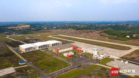 首现有人机与无人机同场航行 自贡尊龙凯时工业园即将上演“航行秀”